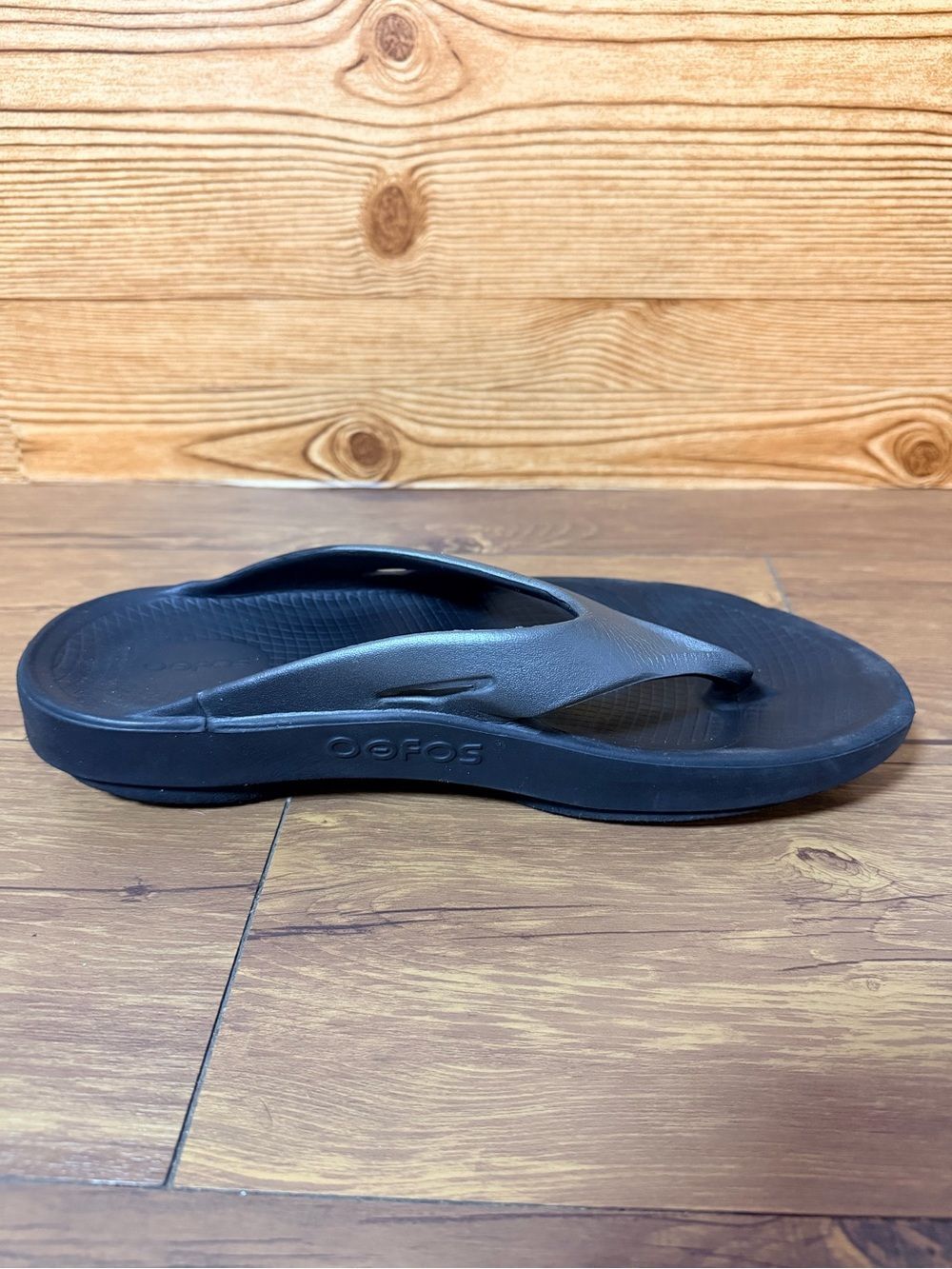 OOFOS Flip Flop Sandals Mens 10 Womens 12 Black Gray Comfort Recovery - Picture 6 of 9